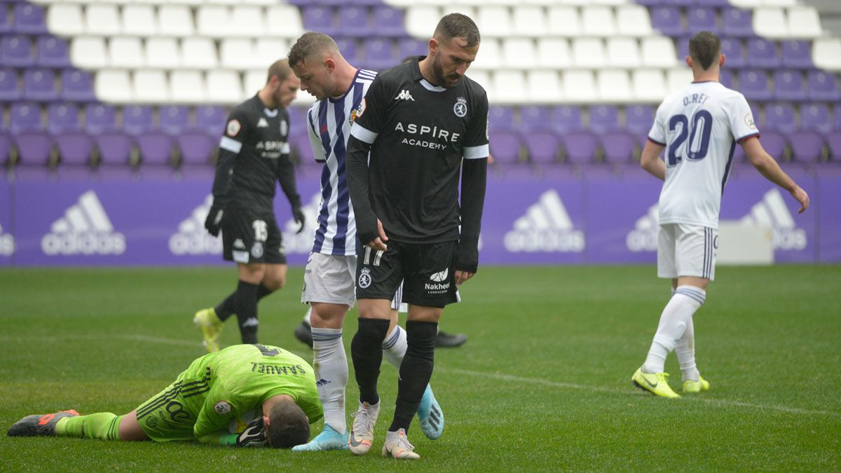 Dioni, cabizbajo tras errar una ocasión el pasado domingo frente al Valladolid B. | MAURICIO PEÑA