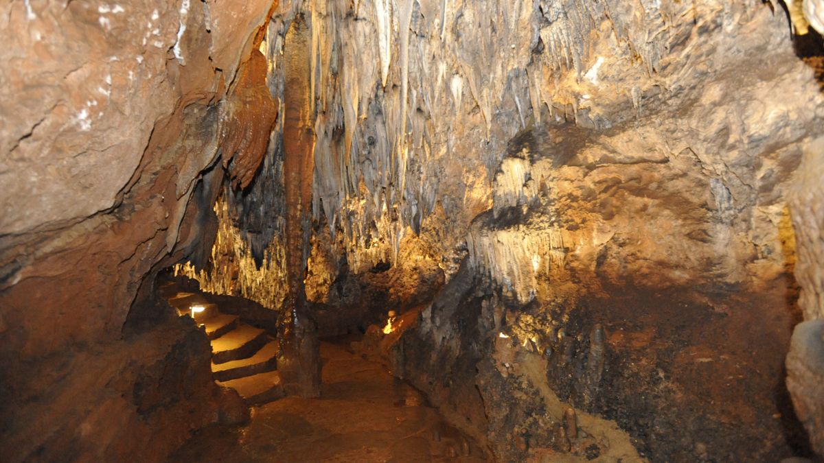 La Cueva de Valporquero en una imagen de archivo. | DANIEL MARTÍN