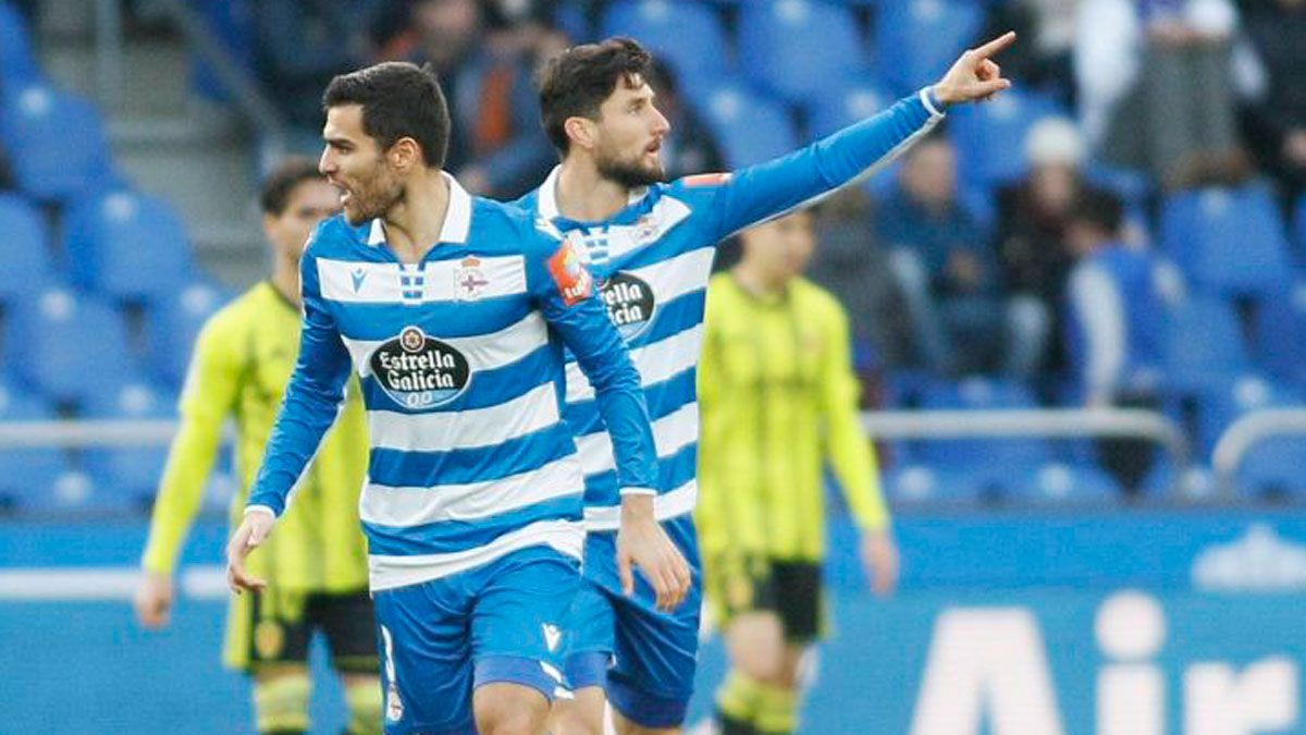 Borja Valle celebra su gol ante el Zaragoza y se lo dedica a la grada. | LALIGA