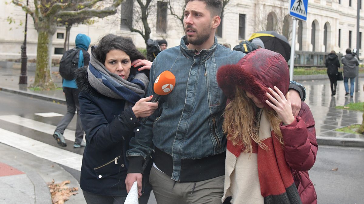 Víctor Rodríguez, sentenciado por un delito de agresión sexual a una menor de 16 años, a su salida del juzgado. | ICAL