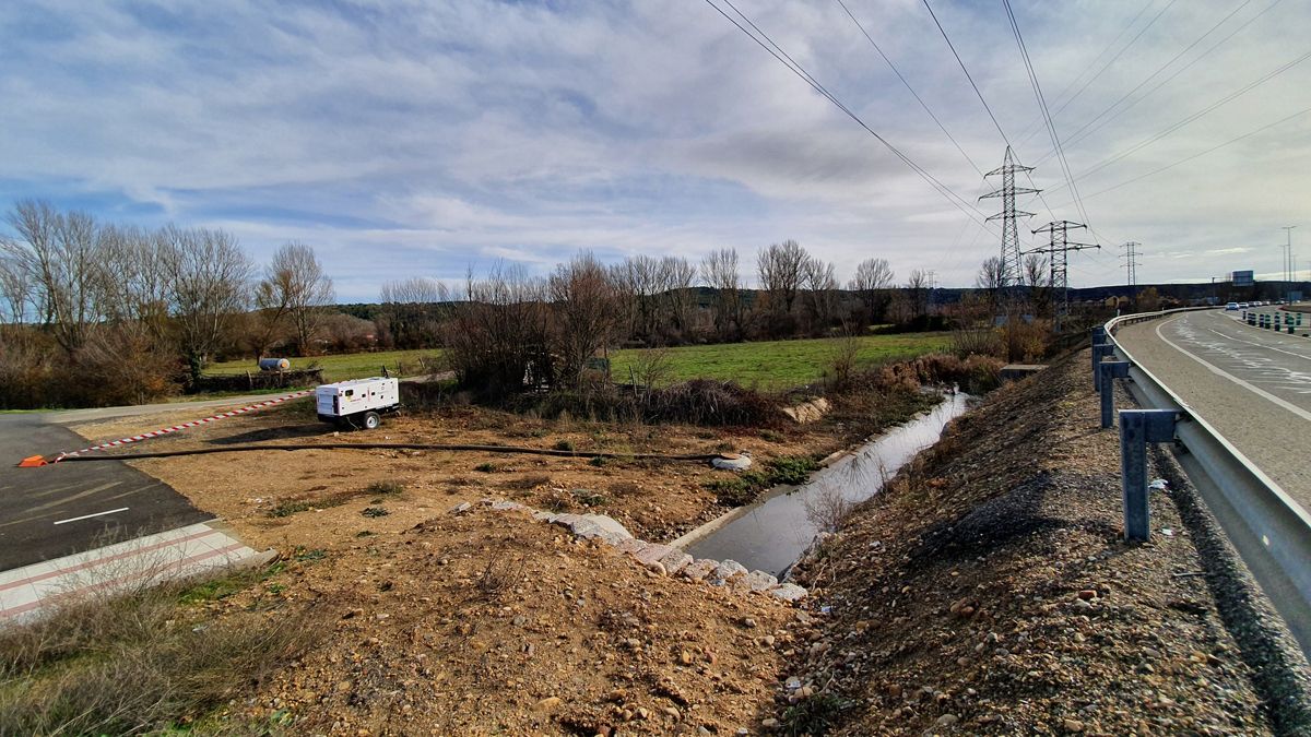 Terrenos paralelos a la ronda este donde el Ayuntamiento de Villaquilambre prevé el cuartel de la Guardia Civil y la zona comercial.