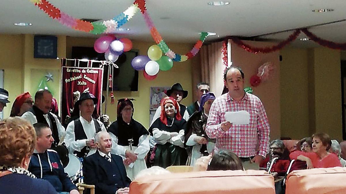 Un elegante Sinesio en un momento de la celebración de su centenario. Un elegante Sinesio en un momento de la celebración de su centenario.