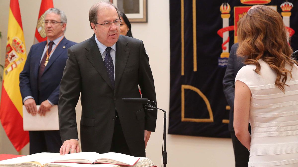 Acto de toma de posesión de Juan Vicente Herrera como presidente de la Junta de Castilla y León. | EDUARDO MARGARETO (ICAL)