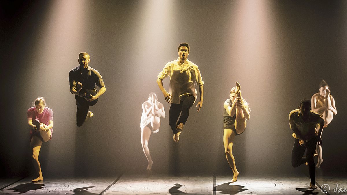 Uno de los cuatro números coreográficos que componen el espectáculo ‘Growing Young’ que este miércoles llega al Auditorio Ciudad de León. | JANPOL