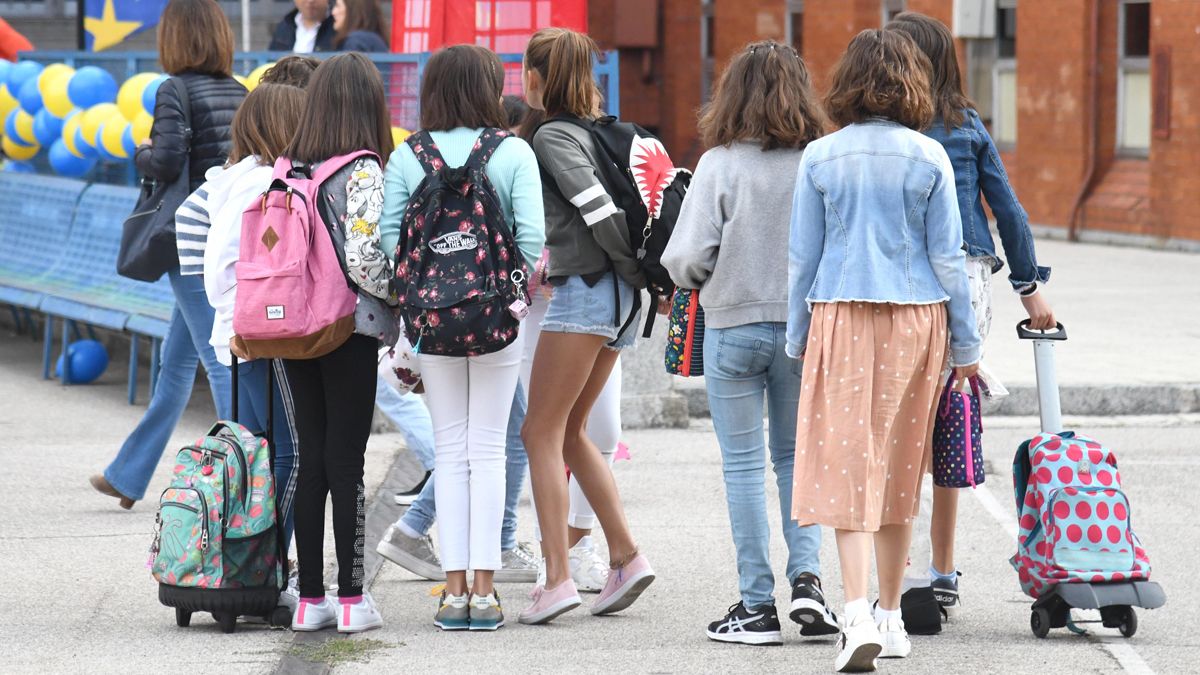 CCOO denuncia la intromisión de fuerzas de derechas en educación. CCOO denuncia la intromisión de fuerzas de derechas en educación.