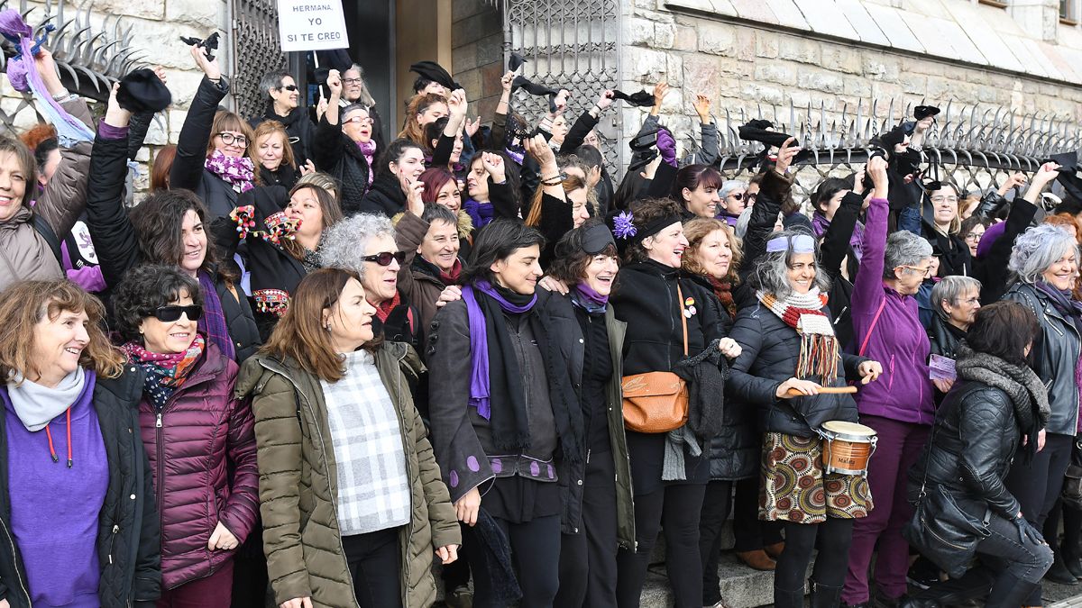 ‘Performance’ feminista ‘Un violador en mi camino’ en León. | ICAL