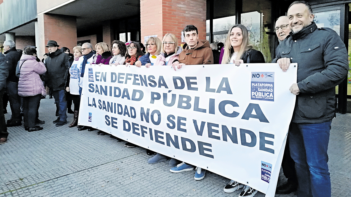 El ‘abrazo’ al Hospital tuvo poca fuerza social el día 6, algo que lamenta la Plataforma.| Mar Iglesias