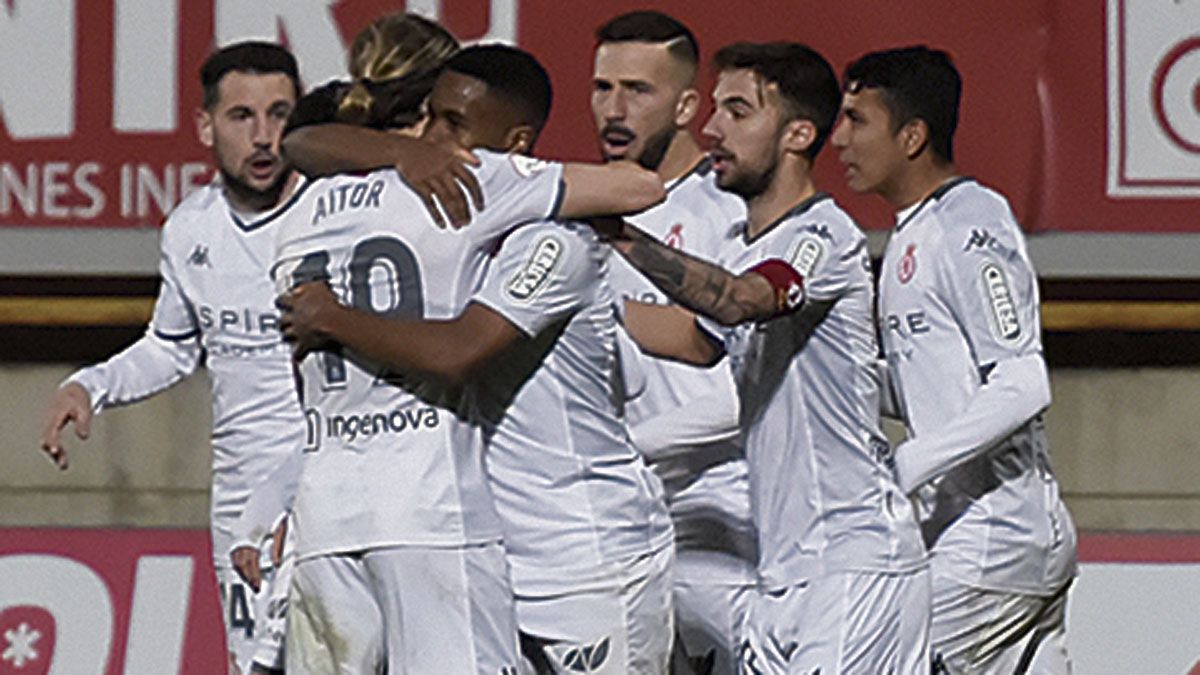 Los jugadores de la Cultural celebran un gol en el Reino. | SAÚL ARÉN