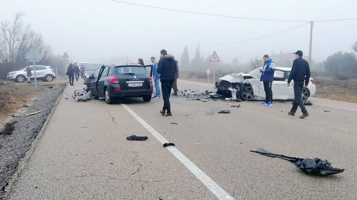 Accidente de tráfico entre dos turismos en el kilómetro 135 de la N-630, a la altura de Sariegos del Bernesga (León). | ICAL