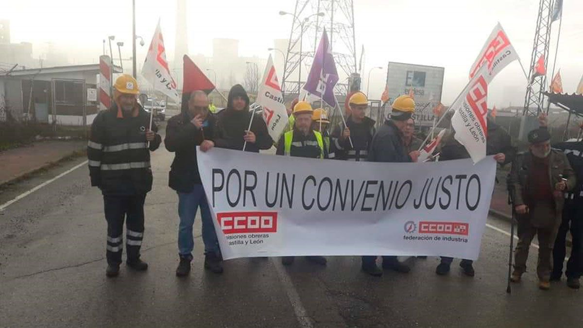 Protesta de los trabajadores de Nervion desde la central de Compostilla en Nochebuena.