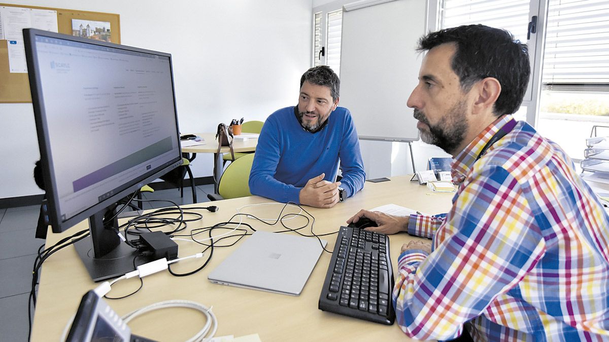 Álvaro Fanego y Vicente Matellán, responsables de 'Caléndula'. | SAÚL ARÉN