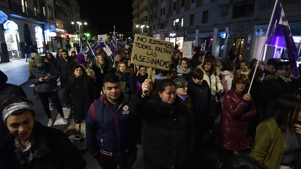 Un momento de la manifestación del 25 de noviembre contra la violencia de género. | SAÚL ARÉN Un momento de la manifestación del 25 de noviembre contra la violencia de género. | SAÚL ARÉN