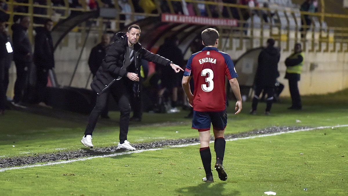 Aira da instrucciones ante el Osasuna B. | SAÚL ARÉN