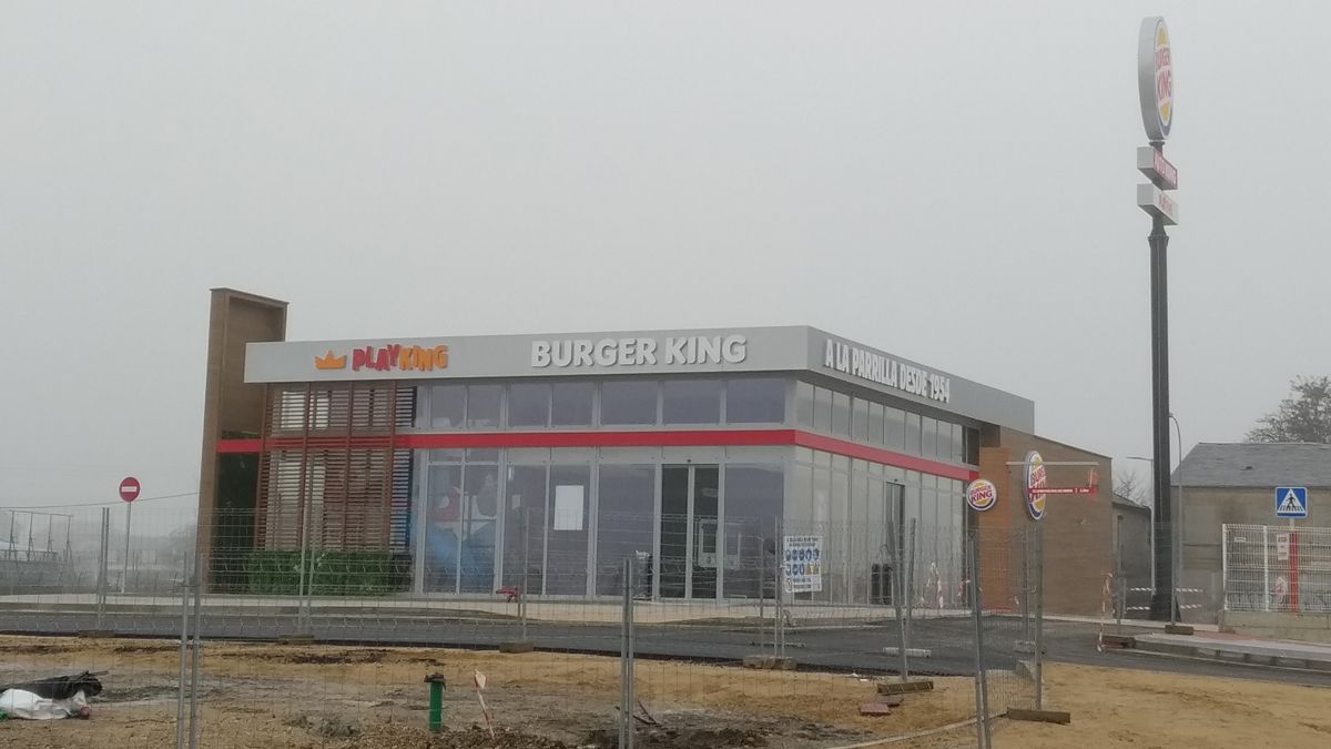La nave del Burger King ya está ultimada y podría iniciar su actividad en los próximos días. | M.I. La nave del Burger King ya está ultimada y podría iniciar su actividad en los próximos días. | M.I.