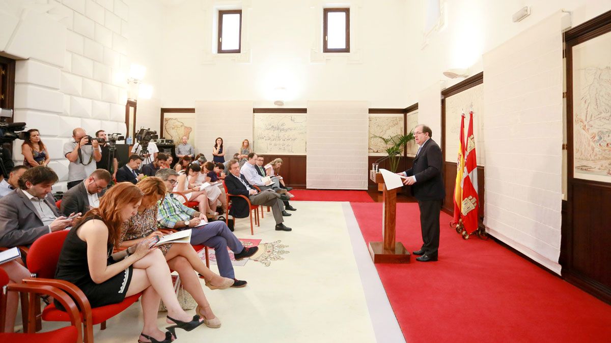 Juan Vicente Herrera durante su intervención ante los medios para presentar a su nuevo gobierno. | ICAL