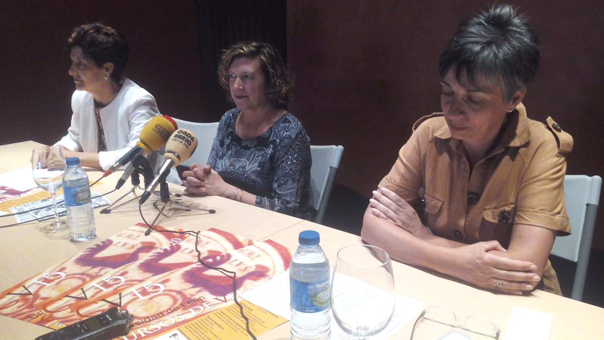 Gregoria Cavero, María Antonia Gancedo y Encarnación Martín, este martes en la presentación del curso. | L.N.C. Gregoria Cavero, María Antonia Gancedo y Encarnación Martín, este martes en la presentación del curso. | L.N.C.