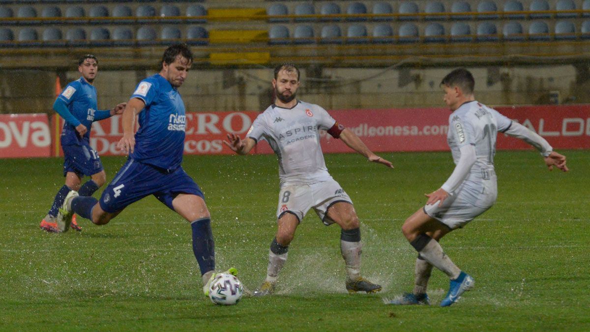Antonio Martínez, durante el partido ante Las Rozas. | MAURICIO PEÑA