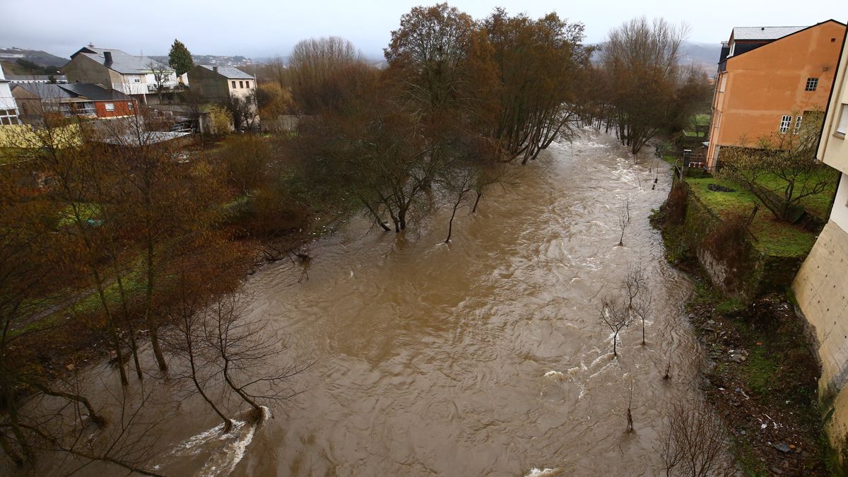 Imagen del río Sil con mucho caudal a su paso por Ponferrada. | Ical