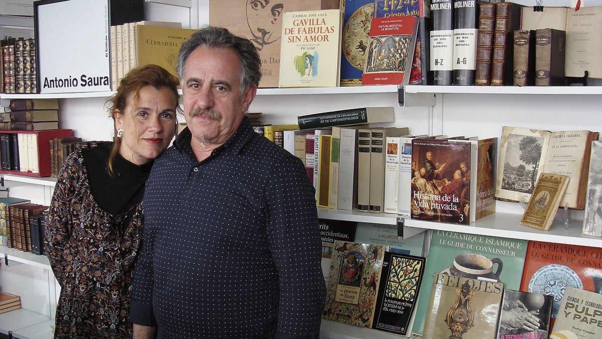 Adonino Llamazares 'Moncho' durante una feria del libro. | ALVACAL