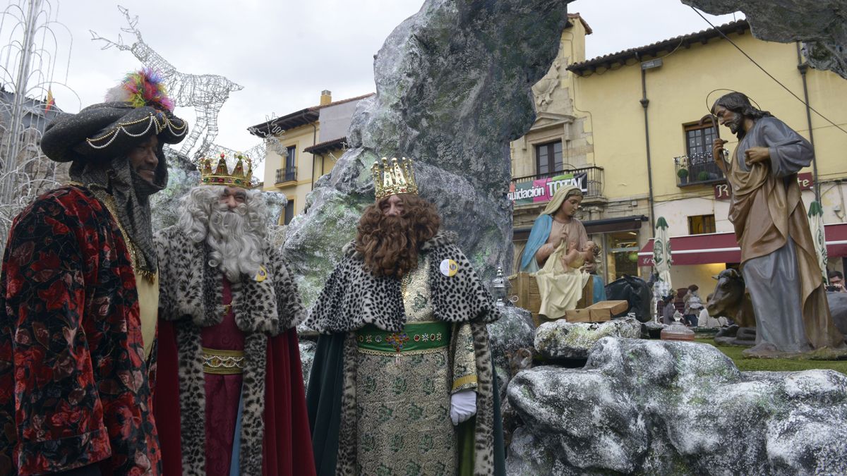 Los tres Reyes Magos en León el año pasado. | MAURICIO PEÑA