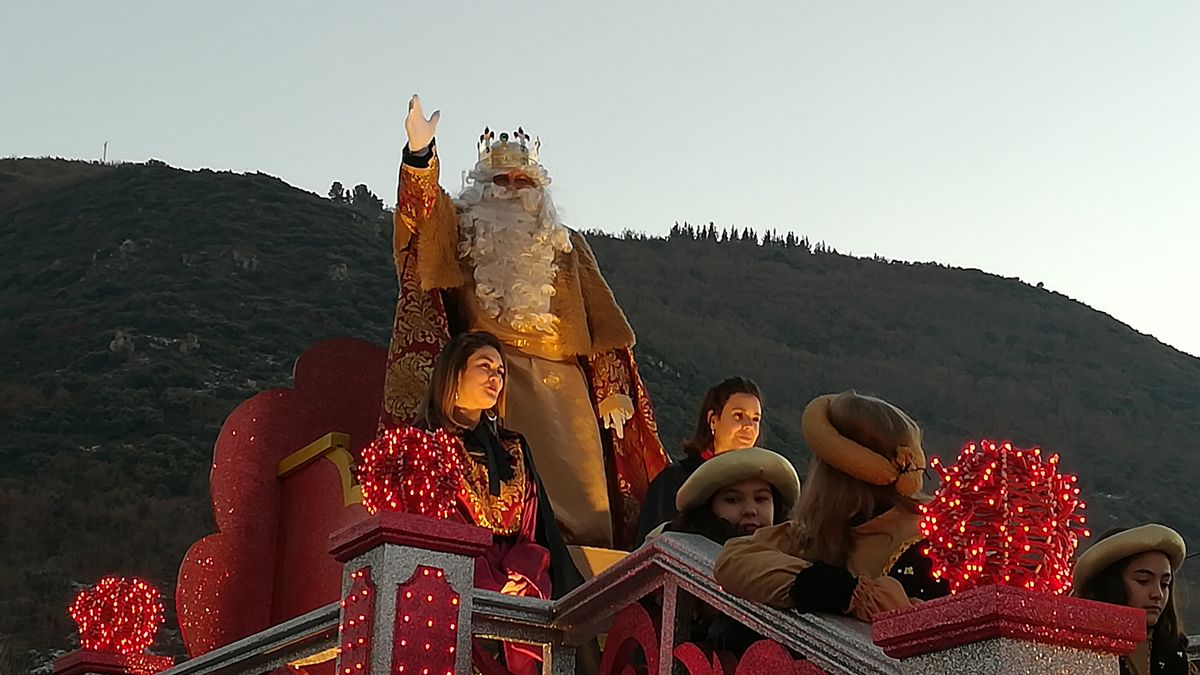 Los Reyes, con el mone Pajariel al fondo, en la visita del año pasado. | M.I.
