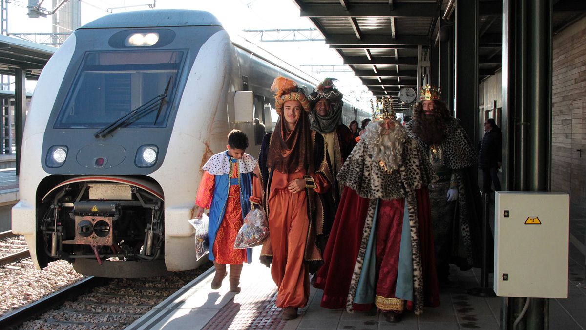 reyes-magos-tren-512020.jpg