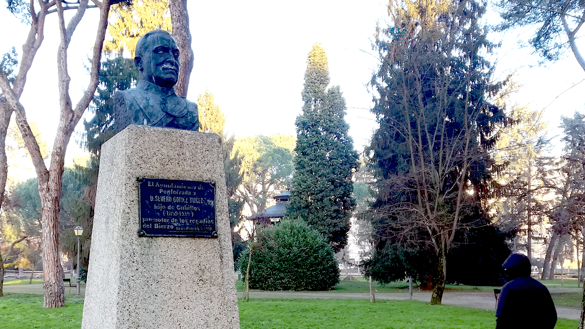 Busto de homenaje a Severo Gómez Núñez en el parque del Plantío de Ponferrada. I D.M.