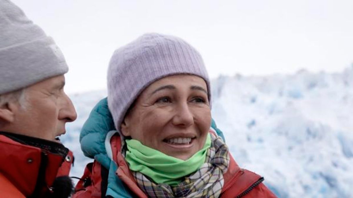 Ana Botín, presidenta del Banco Santander, junto a Jesús Calleja en Groenlandia.