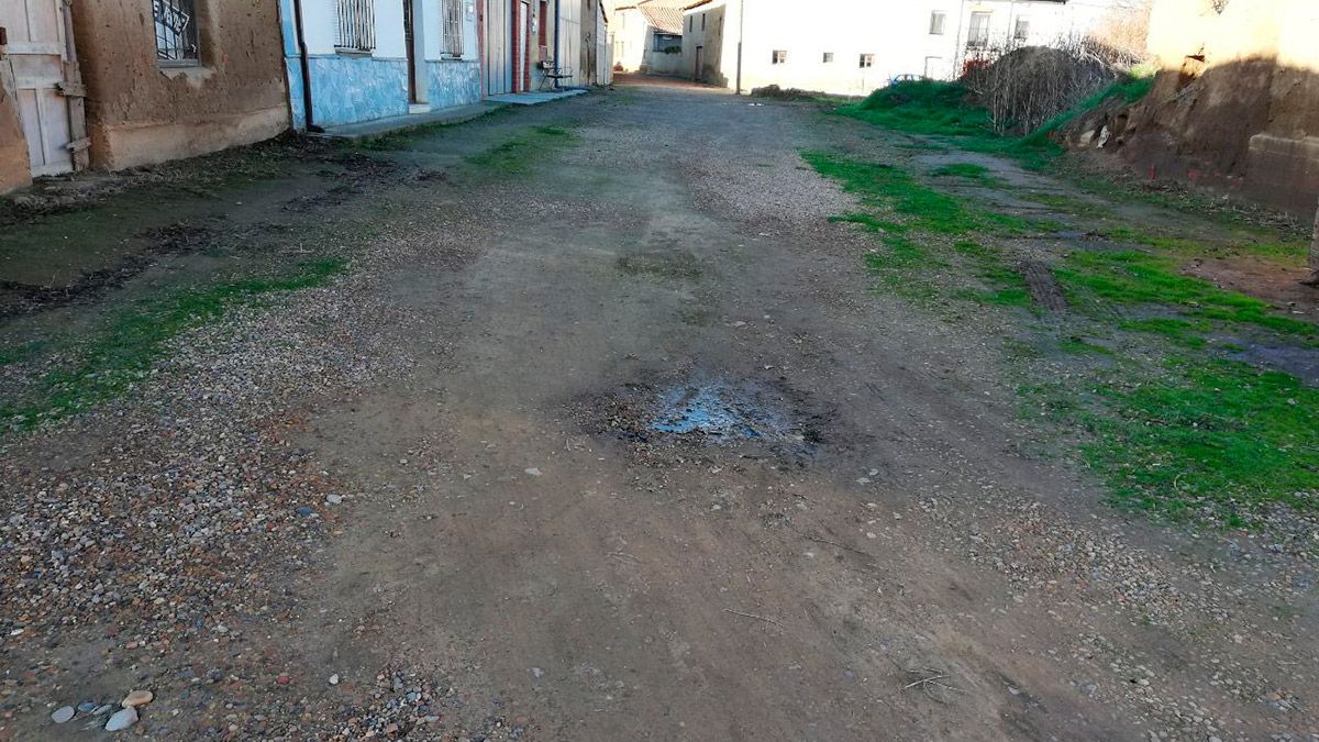 Estado actual de una de las calles de Cabañas que será asfaltada en el transcurso de este 2020. | T.G.