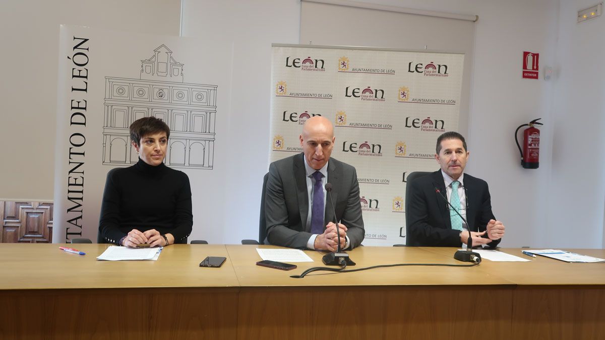 Natalia López, José Antonio Diez y Manuel Salas, en la presentación. | L.N.C.
