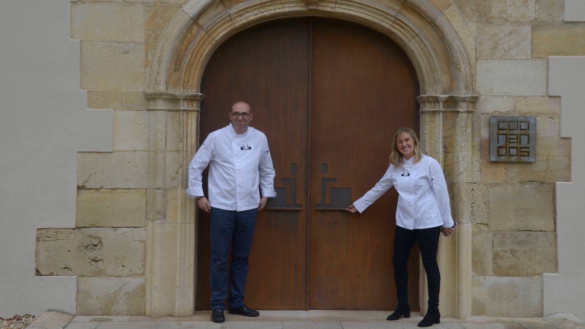 Los propietarios del restaurante Cocinandos, Juanjo Pérez y Yolanda León. | MAURICIO PEÑA