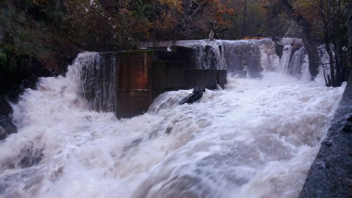 Zona de captación de agua en Pardamaza, del municipio de Toreno, durante el temporal de hace unas semanas.