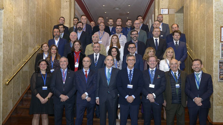 Todos los responsables de la Federación Leonesa de Empresarios (Fele), con Javier Cepedano en el centro. | MAURICIO PEÑA