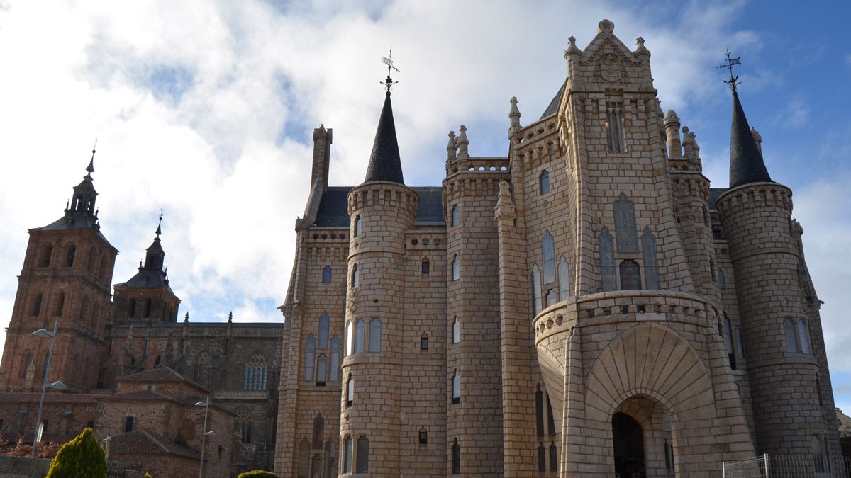 El Palacio de Gaudí de Astorga, uno de los pocos monumentos del arquitecto fuera de Cataluña. | L.N.C.