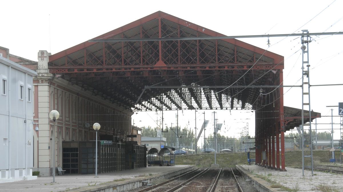 Zona aneja a la antigua estación donde está prevista la ejecución del soterramiento de vías. | MAURICIO PEÑA