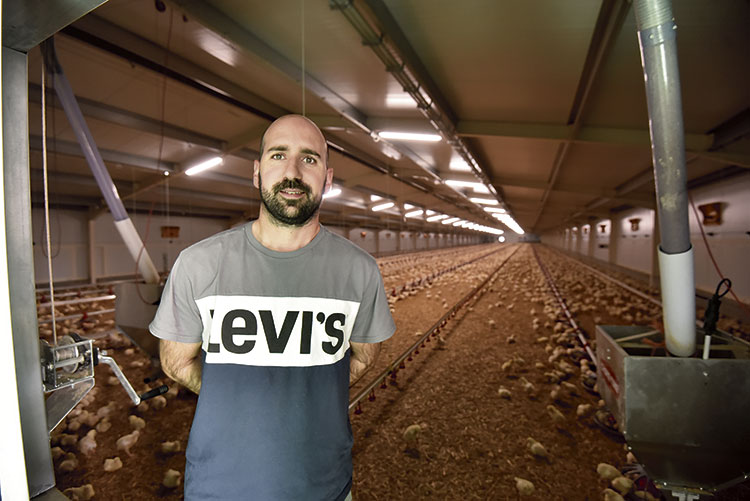 El emprendedor Javier Redondo Rodríguez en una de las naves. | S.A.