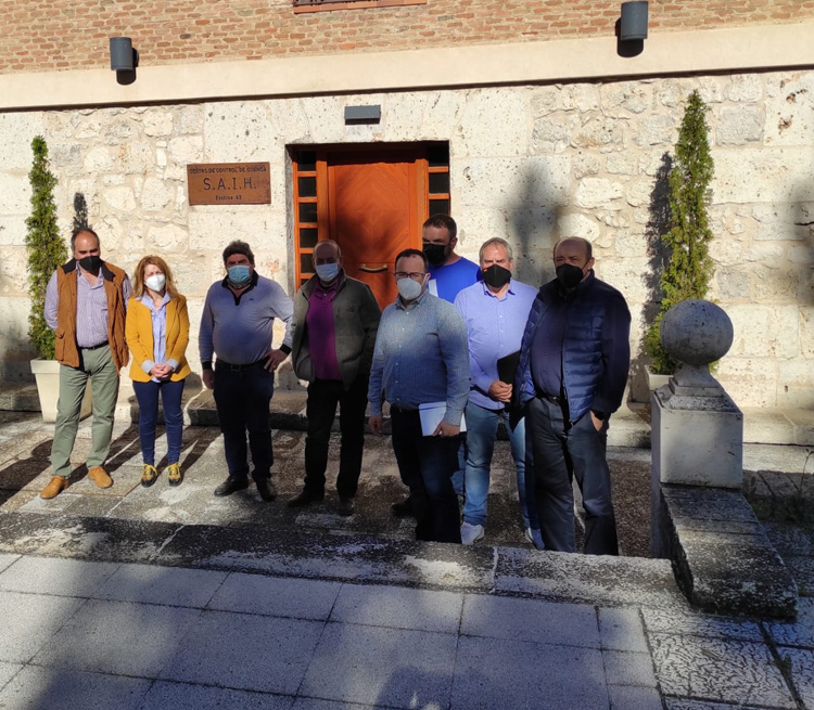 Asistentes a la reunión en Valladolid con la CHD este miércoles. | L.N.C.