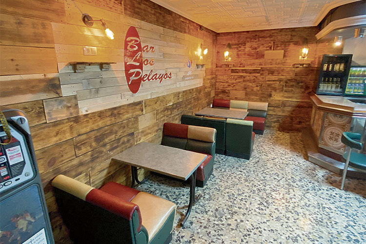 Imagen del interior del bar Los Pelayos de Olleros de Sabero en la nueva etapa que ahora arranca.