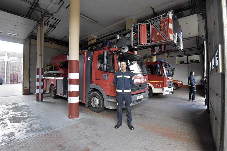 Omar Álvarez, oficial superior del parque de Bomberos de León. | SAÚL ARÉN