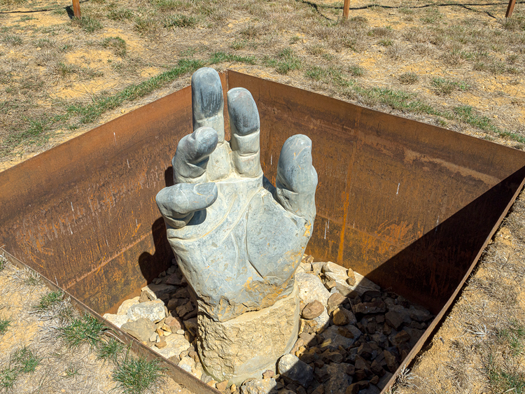 Mano-escultura de Amancio González. | VICENTE GARCÍA
