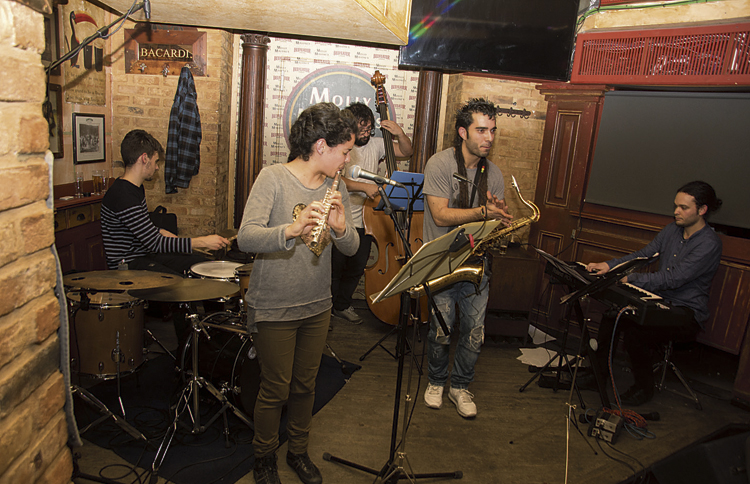 Con Eleven Jazz Quartet durante un concierto en el pub Molly Malone’s. | VICENTE GARCÍA