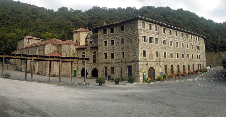 Monasterio de Santo Toribio de Liébana, punto final del Camino Lebaniego.
