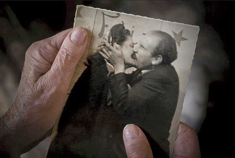Navia es el mejor fotógrafo de lo vivido, un contador de historias, relator de verdades y evocador de recuerdos certeros. | JOSÉ MANUEL NAVIA