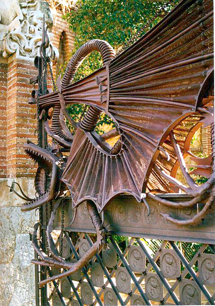 Finca Güell (la reja del dragón).