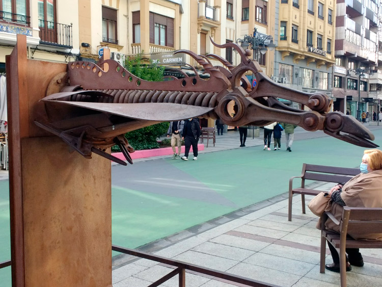 Gárgola (escultura dragoniana) en Ordoño II.