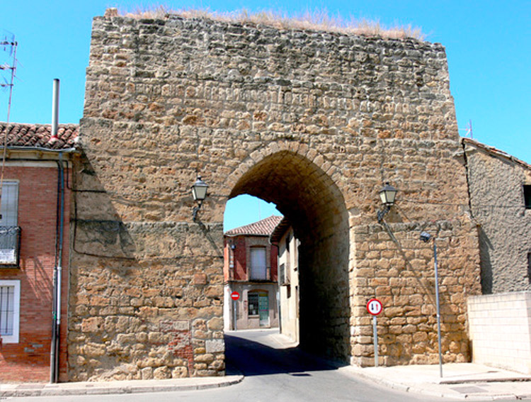 Muralla de Mansilla de las Mulas en León.