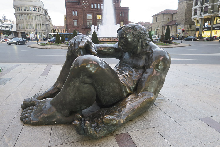 ‘La Vieja Negrilla’, fundida en bronce con el procedimiento a la ‘cera perdida’.