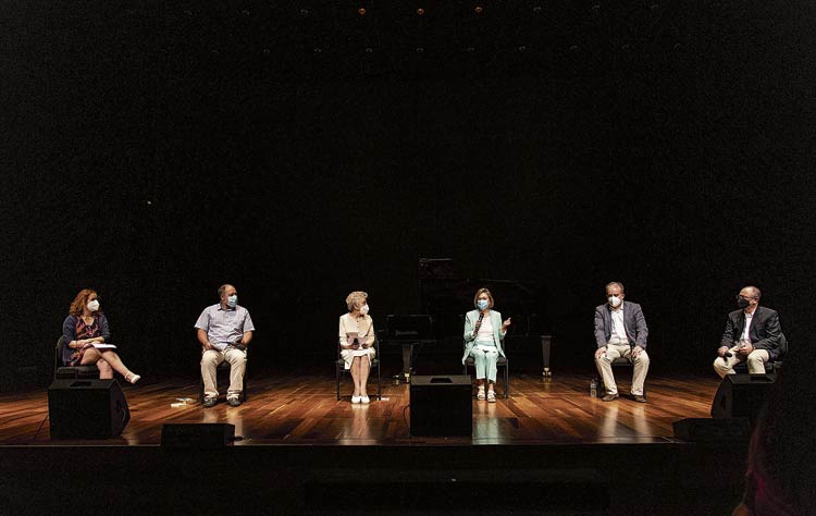 Un momento de la presentación del disco grabado por Josu de Solaun el pasado mes de marzo en el Auditorio Ciudad de León. | MARÍA DÍEZ