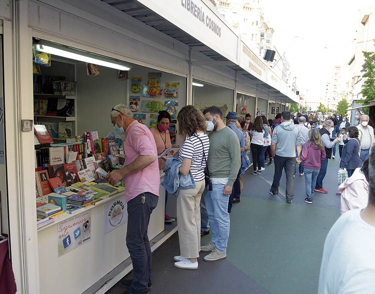 La avenida de Ordoño II acoge por primera vez en el recinto ferial desplazando a la habitual plaza de San Marcelo. | MAURICIO PEÑA