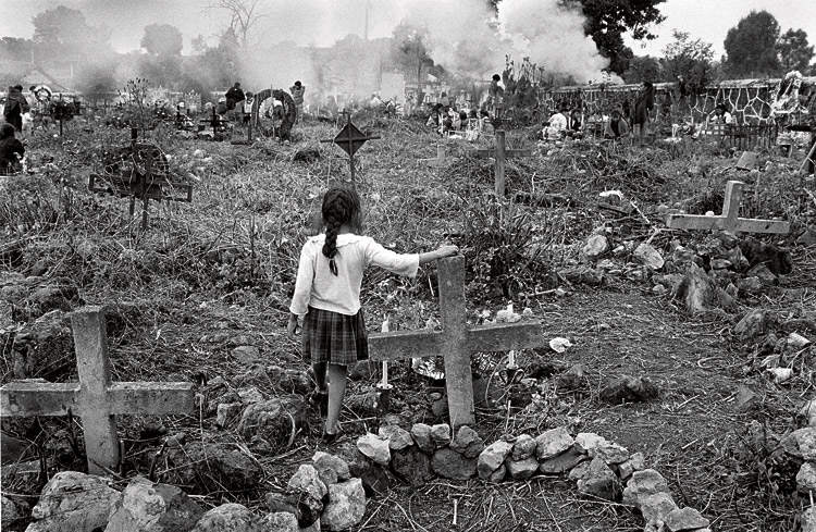 ‘Velación de los angelitos’ , de Cristina García Rodero. | COLECCIÓN MUSAC